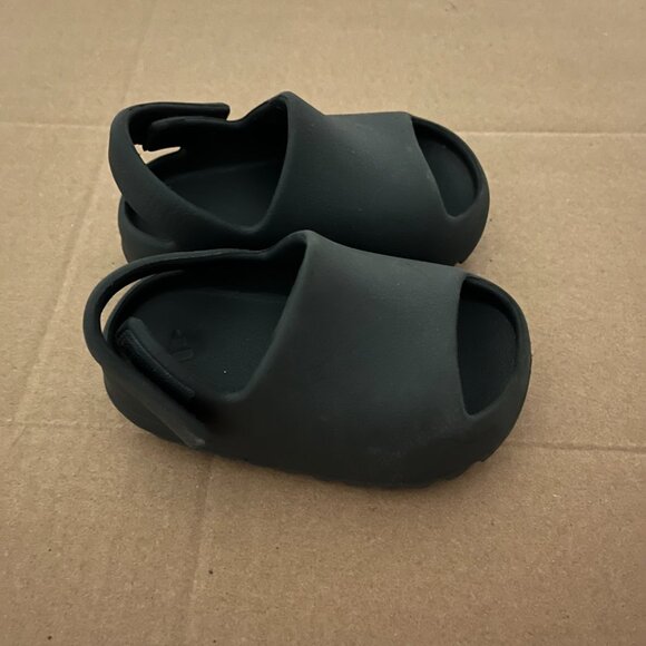 Yeezy Slide Infant "Onyx" sandals - Picture 3 of 4